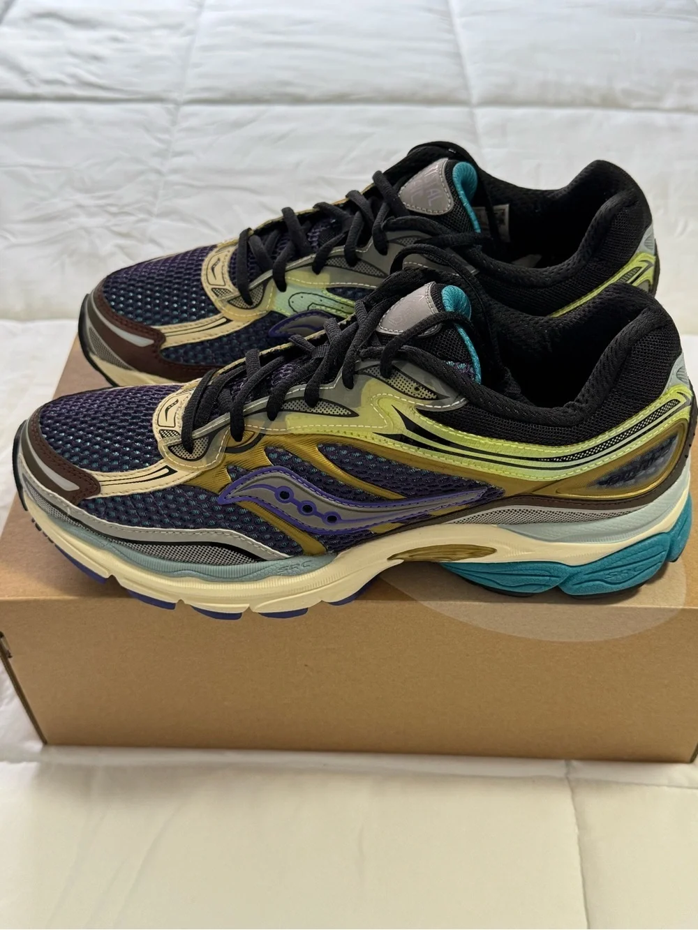 Saucony ProGrid Omni 9 Crystal Cave (kith exclusive)